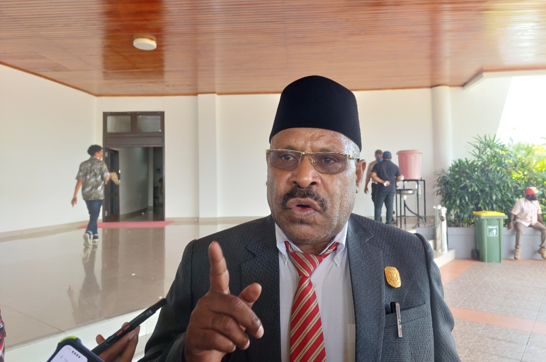 Resmi Dilantik Jadi Ketua DPRD Mimika, Anton Bukaleng Ingin Pembangunan Dimulai Dari Pesisir