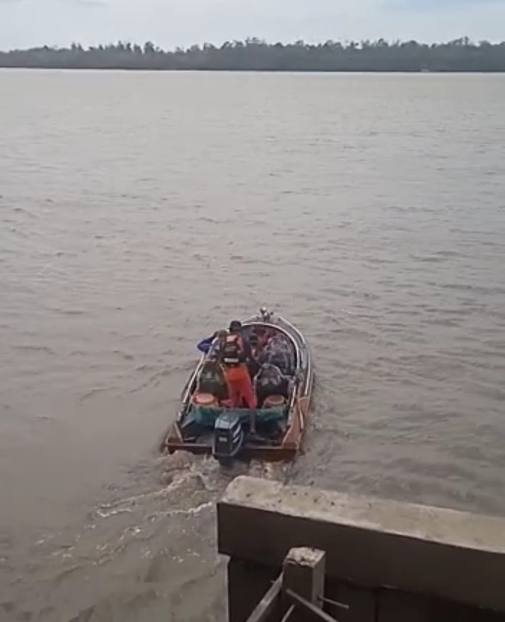 Seorang Anak Terjatuh dan Tenggelam di Dermaga Tomor, SAR Gabungan Lakukan Pencarian