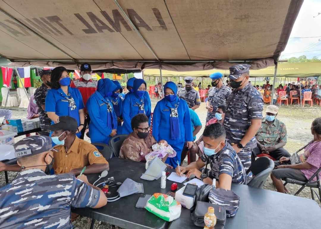 TNI AL Lanal Timika Gelar Baksos dan Pengobatan Gratis di Kampung Ayuka